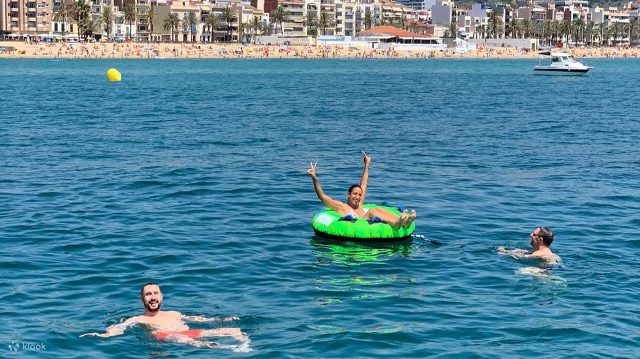 Biarkan ombak yang tenang dan pemandangan panorama mencipta kenangan yang kekal lama selepas lawatan berakhir