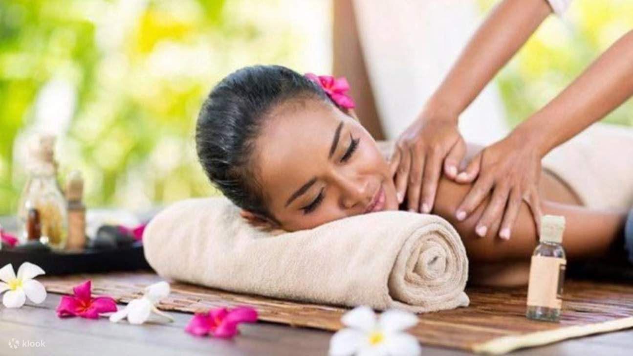 Geniessen Sie eine luxuriöse Massage speziell für Frauen, die Entspannung, Stressabbau und vollkommene Erholung in einer ruhigen, Spa-ähnlichen Umgebung bietet.