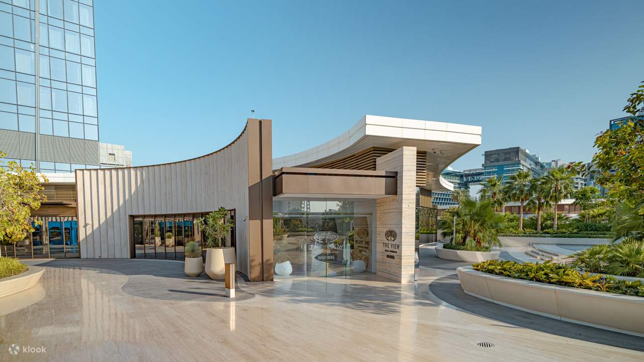 강철, 모래, 바다가 조화를 이루는 순간을 담아보세요.