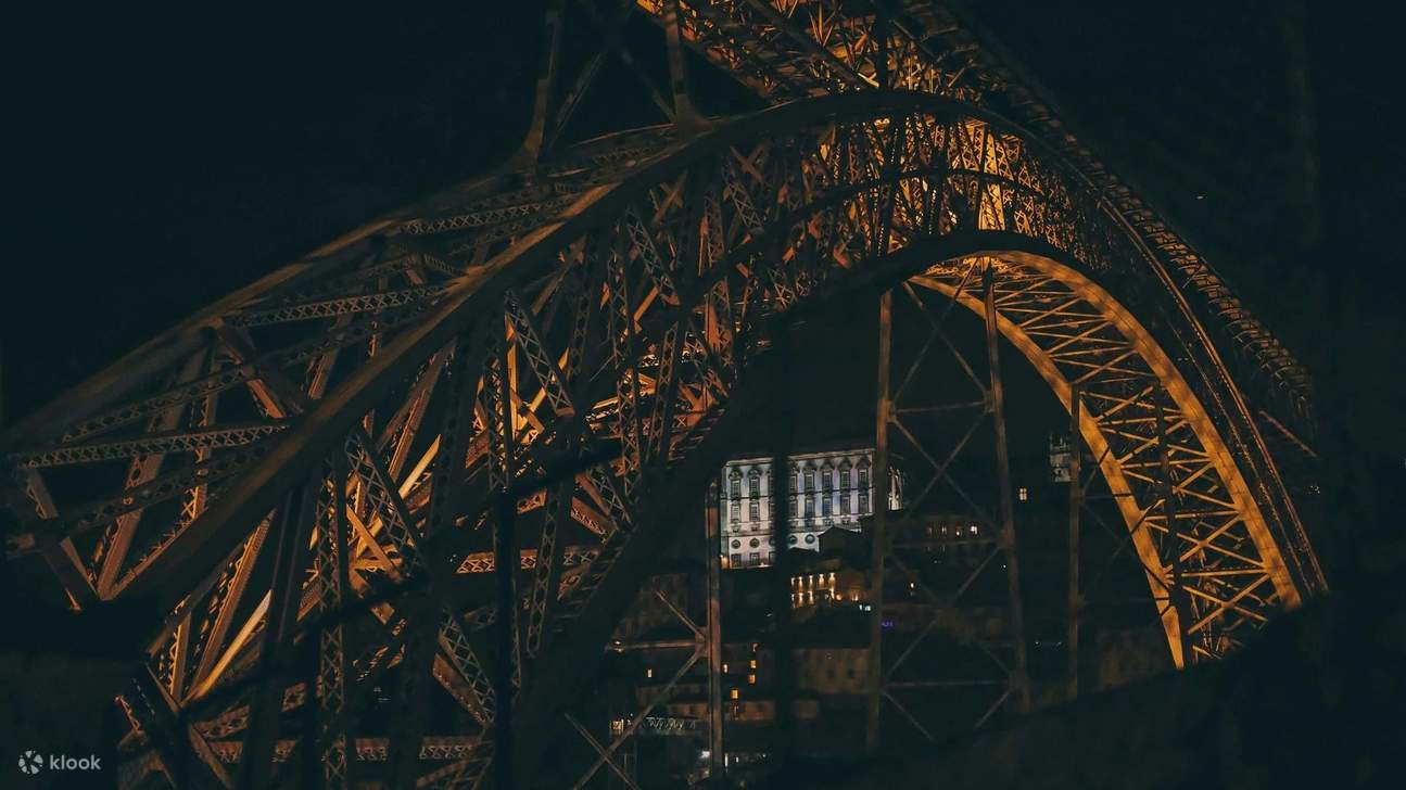 Dîner-Spectacle de Fado & Visite Nocturne