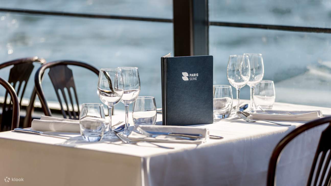 Ресторан Marina De Paris на воде