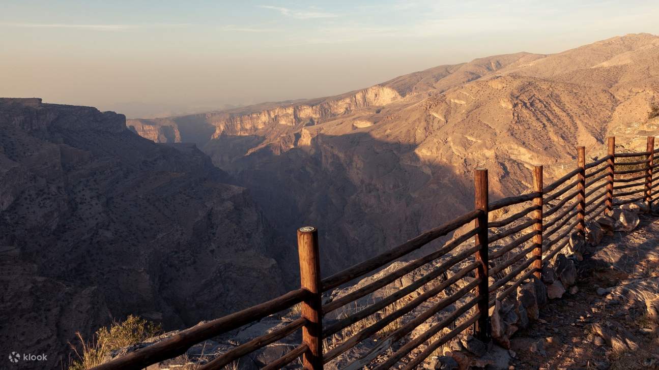 Menikmati pemandangan ngarai yang luas dan menakjubkan, yang diukir oleh kuasa alam semula jadi