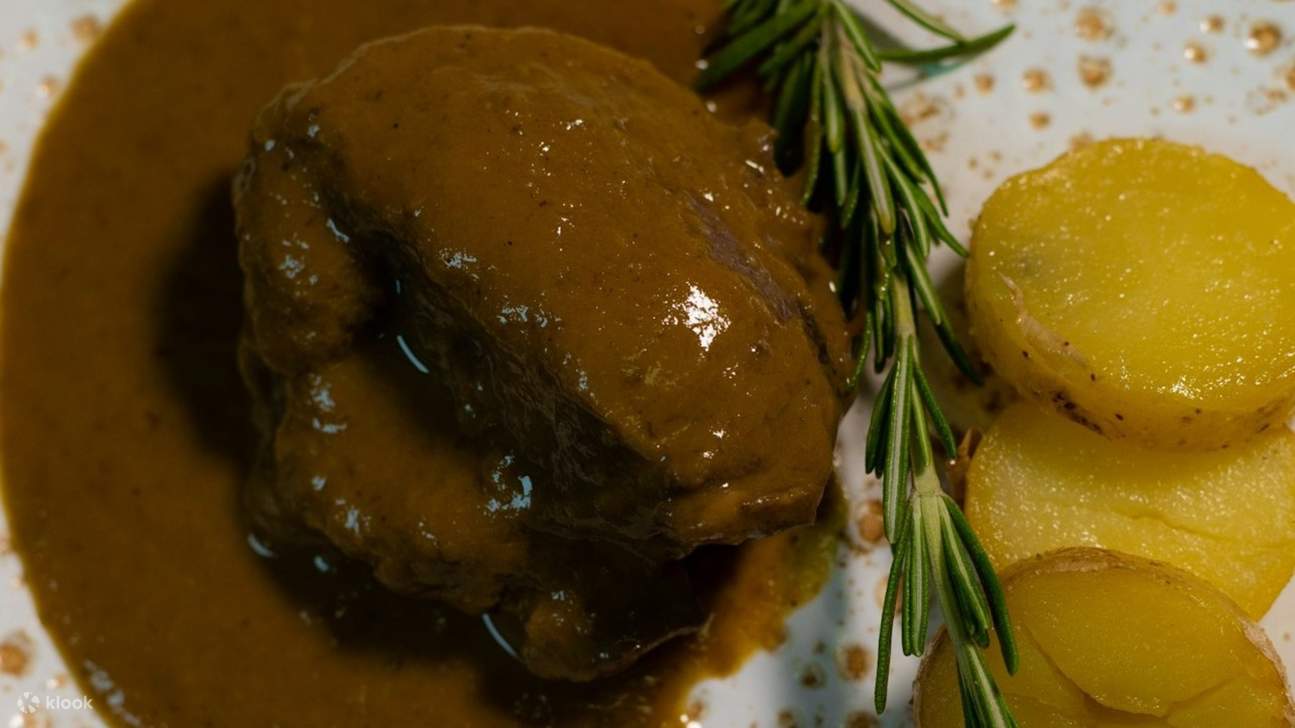 Hidangan tradisional Sepanyol yang dihidangkan segar untuk meningkatkan lagi keseronokan malam kebudayaan anda