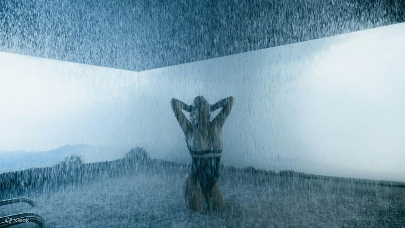 Visita alle Cascate di Saturnia: Bellezza e Vermi Rossi, image size:1295x728