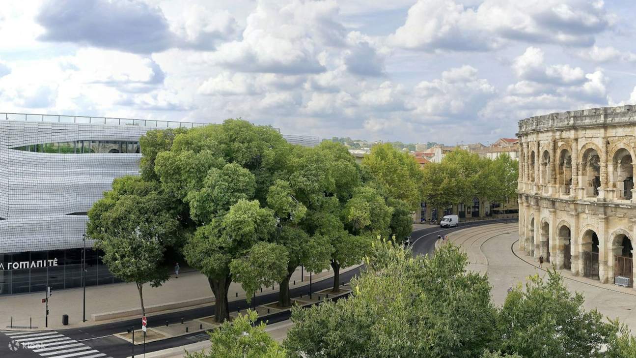 ชื่นชมความงามของภาพโมเสกและภาพเขียนสีเฟรสโกโบราณที่ได้รับการอนุรักษ์ไว้อย่างดีเยี่ยมในพิพิธภัณฑ์อันทันสมัยแห่งนี้