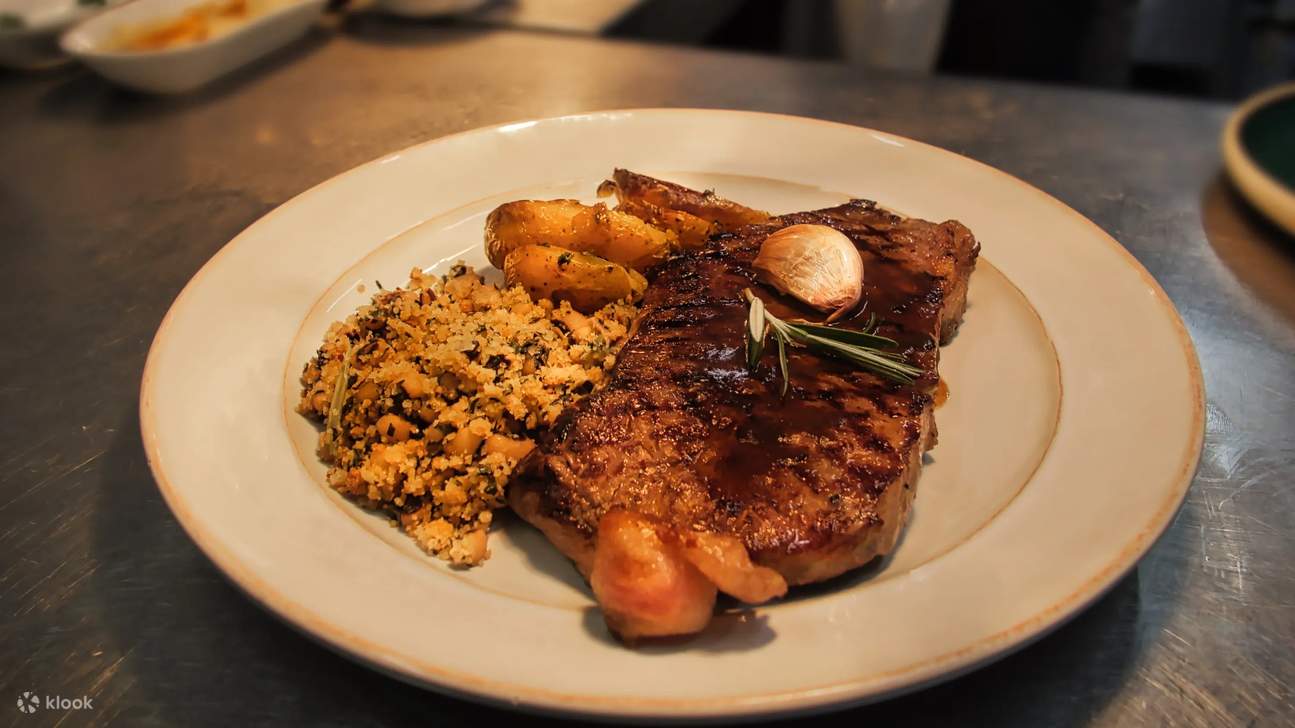 Pertunjukan Makan Malam Fado & Lawatan Malam