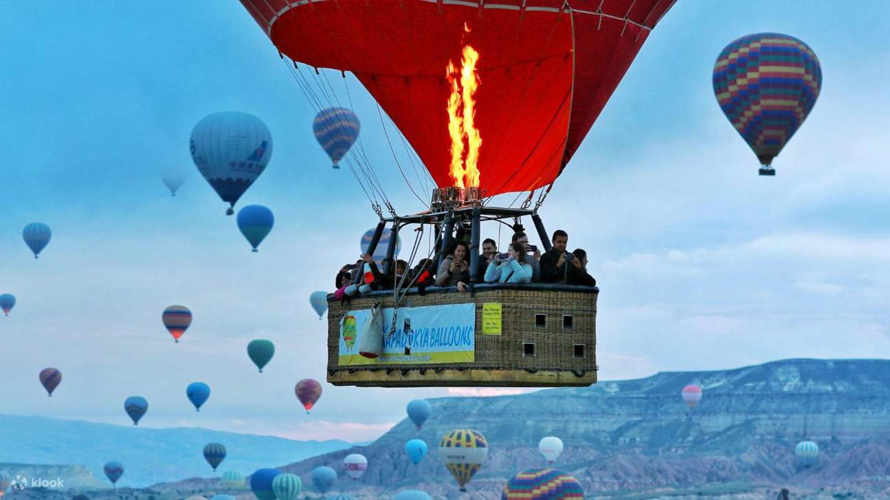 Pengalaman Menaiki Belon Udara Panas di Cappadocia dengan Pemindahan Hotel