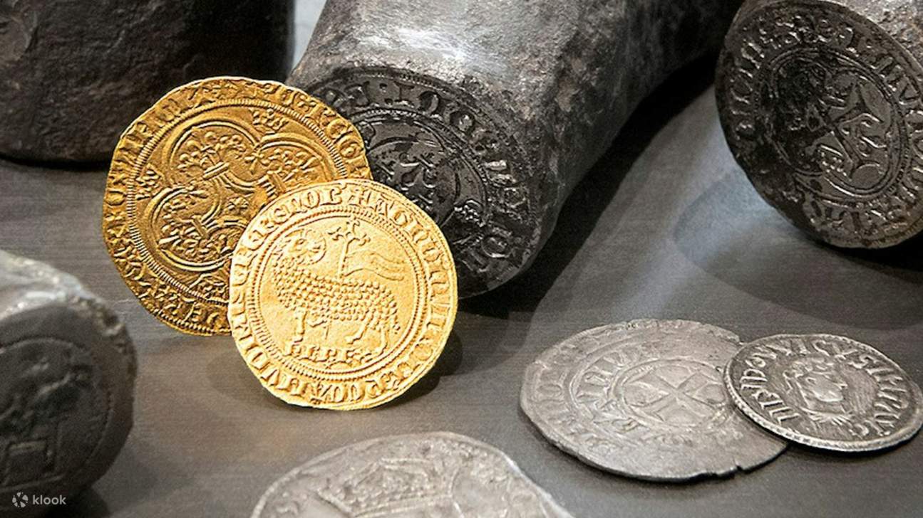 Prägen Sie Ihre eigene Münze und feiern Sie jahrhundertelange Exzellenz in der Metallverarbeitung