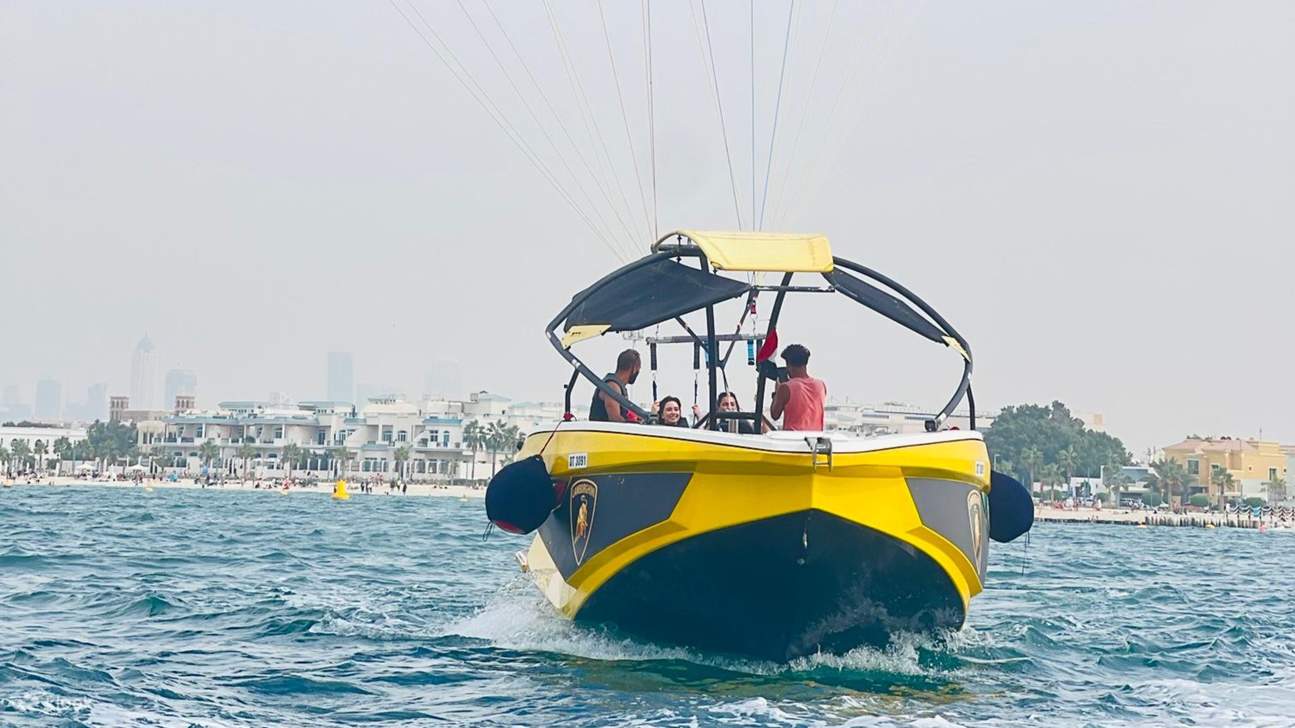 在迪拜體驗棕櫚島、JBR和碼頭美景的滑翔傘