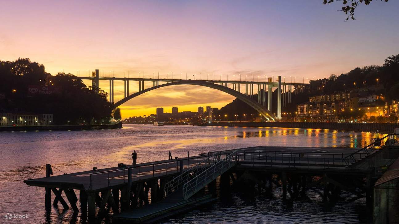 Dîner-spectacle de fado et visite nocturne