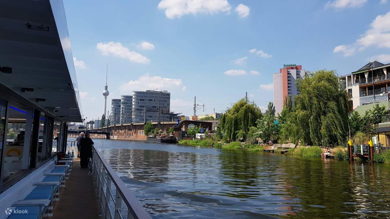 Berlin sighseeing cruise experience from Friedrichstrasse