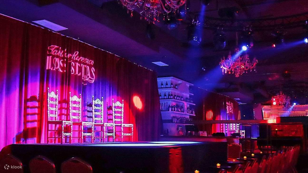 音楽と動きが一緒になって忘れられない思い出を作る情熱のリズムを感じてください。活気に満ちたメロディーと力強いパフォーマンスを通して伝統の核心に浸ってください。