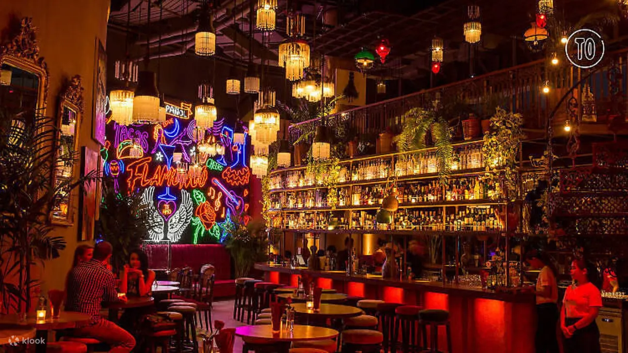 EmQuartier 的 Flamenco Sky Bar & Lounge 拉丁主题屋顶体验