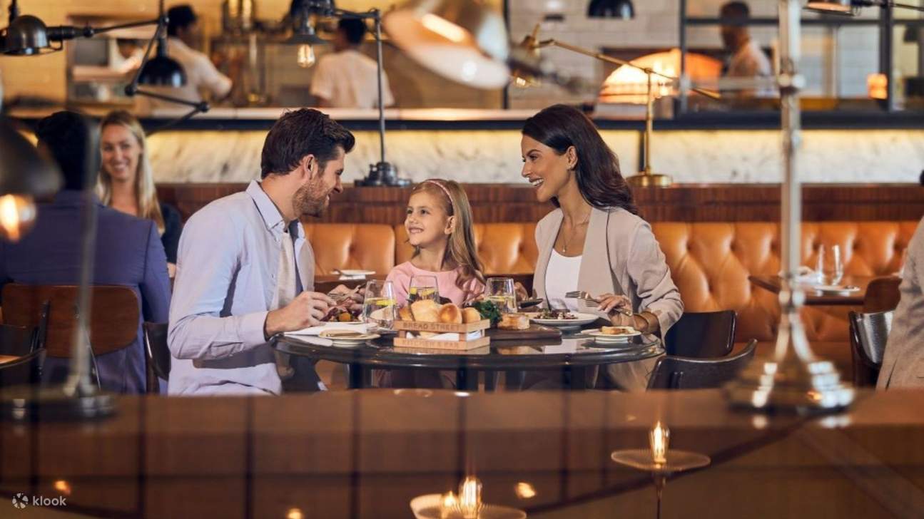 Creare ricordi indimenticabili gustando un pasto delizioso in un ambiente vivace e accogliente