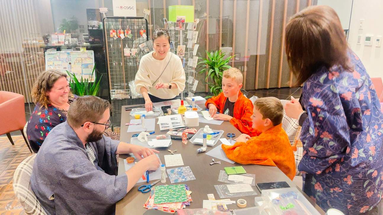 Expérience culturelle japonaise : Bonsaï boule de mousse - Comprend une assiette Kintsugi (Kyoto)