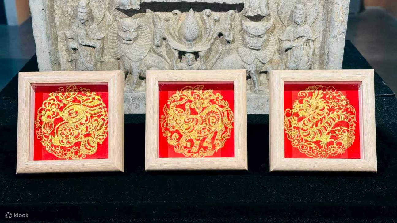 Chaque ligne de l'œuvre d'estampage est claire et délicate, révélant pleinement l'essence originale des anciennes statues.