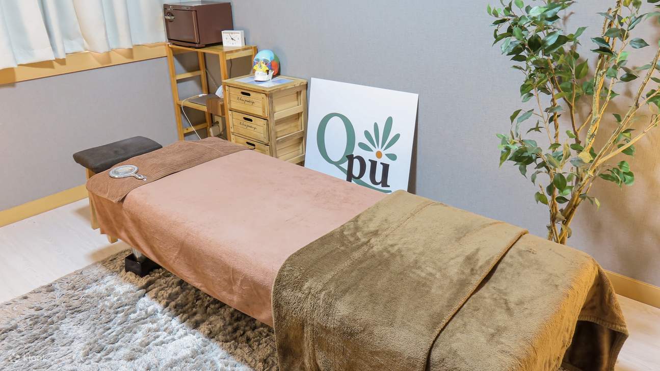 Mit professionellen Schädelanpassungstechniken und Lymphdrainagegriffen in Kombination mit Schönheitsgeräten helfen wir, das Gleichgewicht des Gesichts und den Glanz der Haut wiederherzustellen.