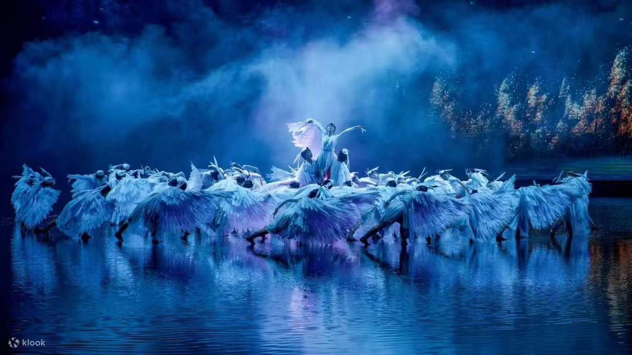 Со своей дождевой BGM – самая большая крытая сцена с водным экраном