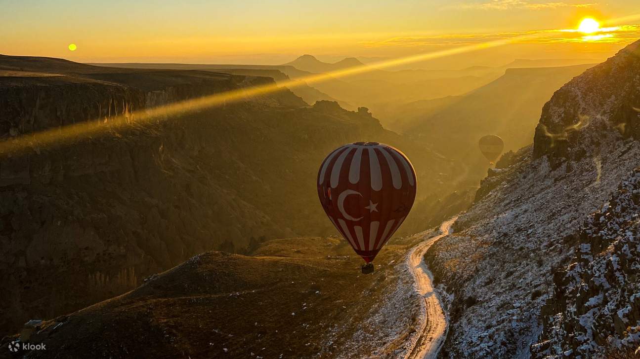 Trải Nghiệm Bay Khinh Khí Cầu Ngắm 1 Trong 3 Thung Lũng ở Cappadocia