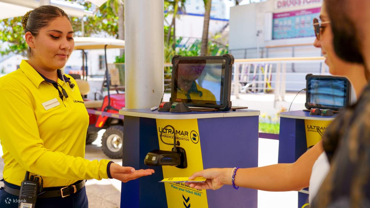 カンクン発イスラ・ムヘーレス島行きの往復フェリー