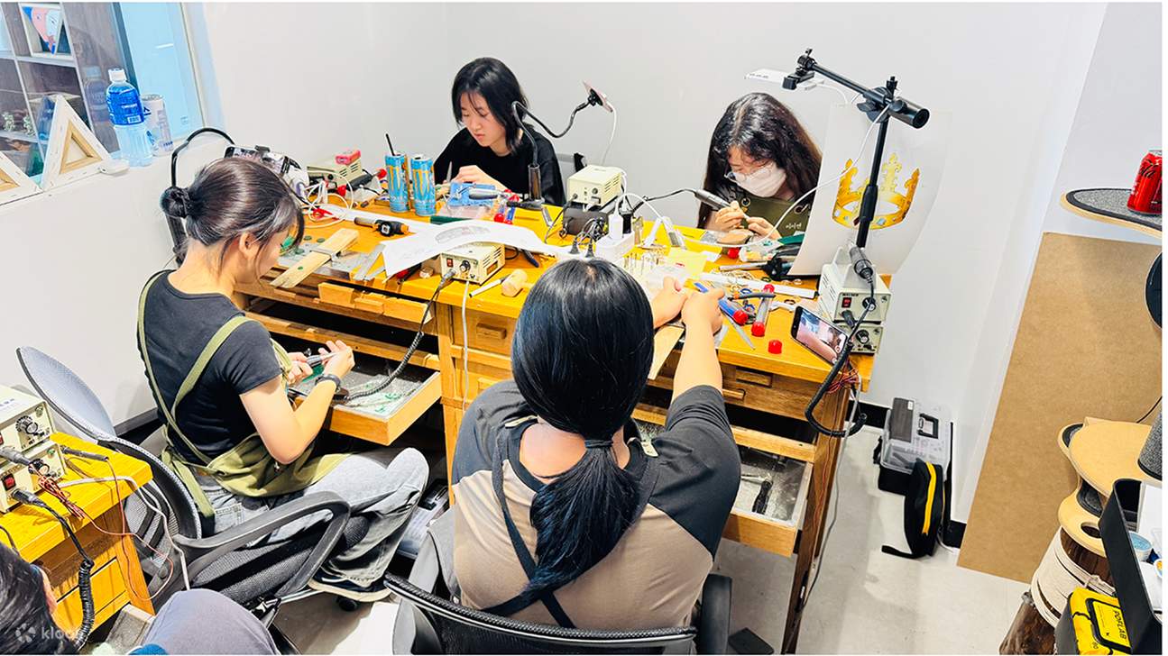 Crea il tuo anello e ciondolo in argento – Corso di un giorno a Seoul