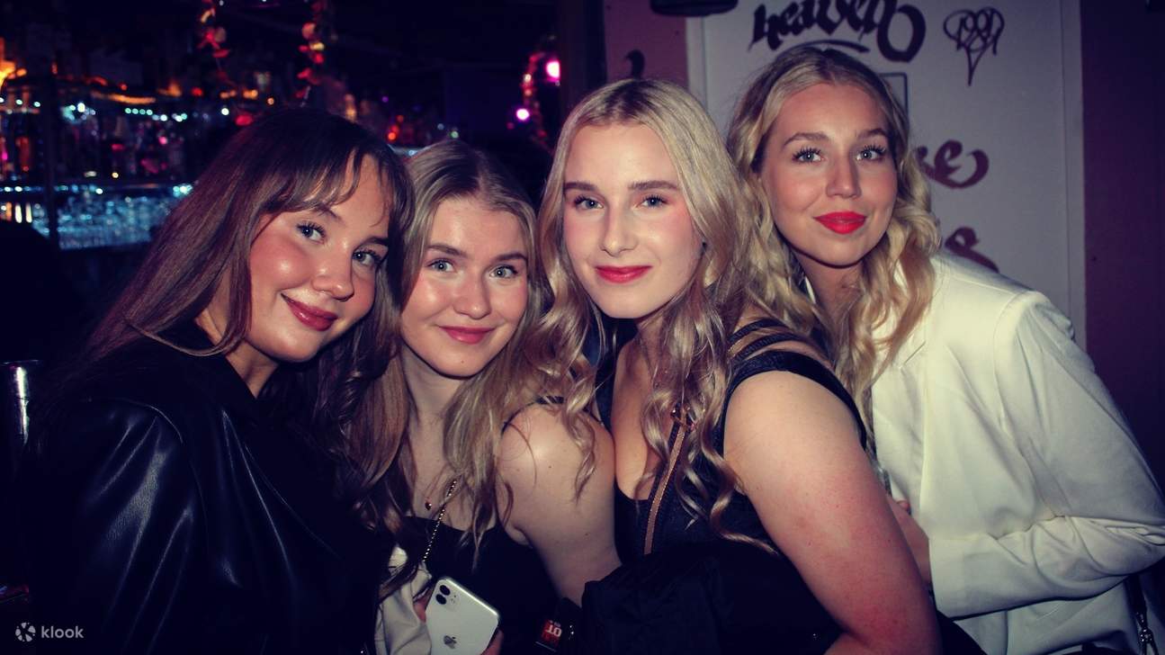 Pengalaman pub crawl di Paris