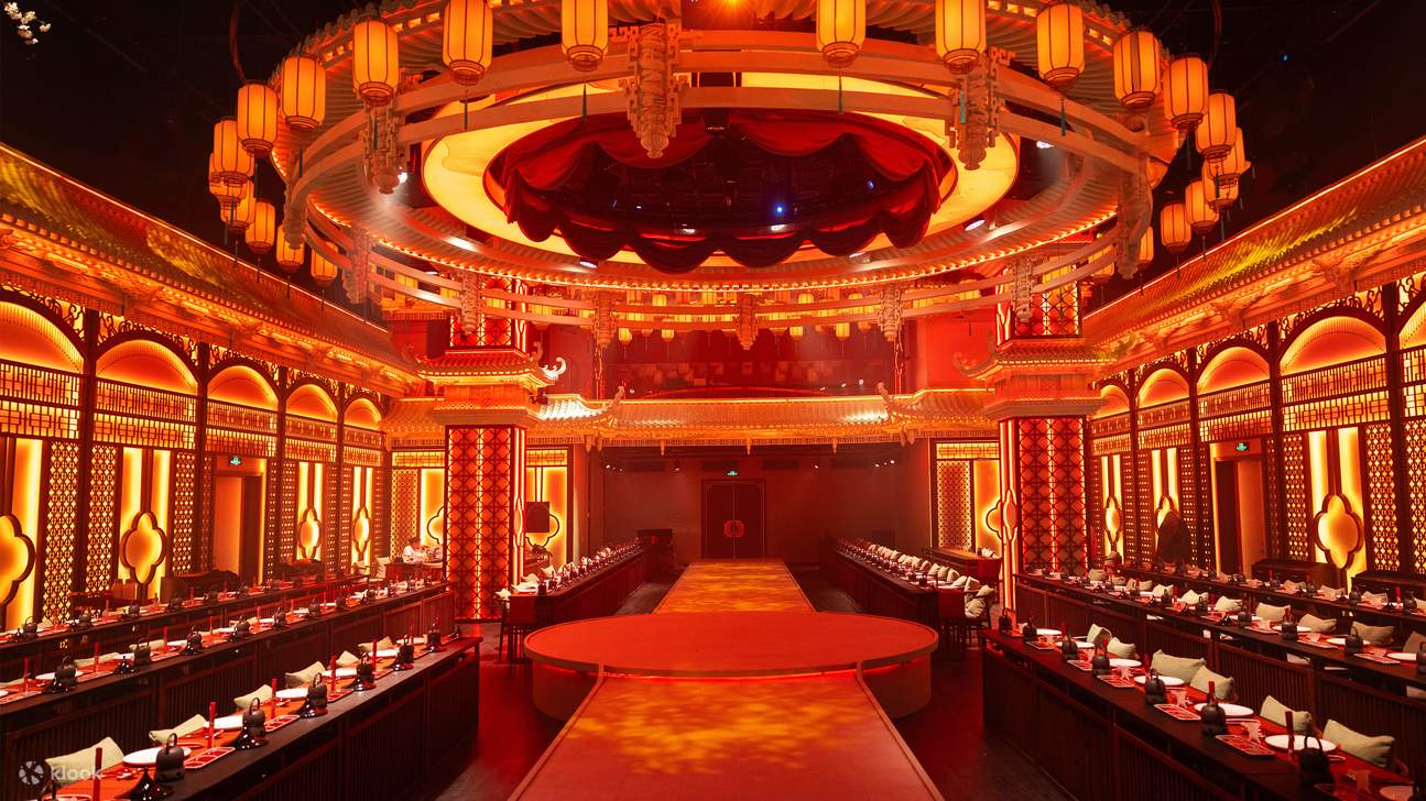 Нанкинский поэтический банкет (иммерсивная историческая обстановка + выставка старинной поэзии и музыки + поэтическое пение во время банкета + сезонные свежие ингредиенты, приготовленные с душой + возможность примерить старинные костюмы)