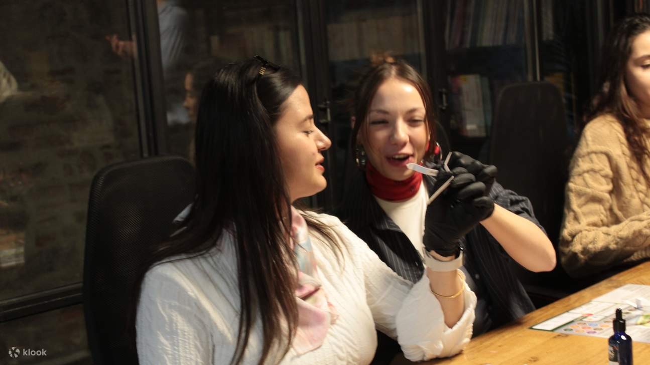 Terokai tradisi abadi penciptaan aroma yang digabungkan dengan teknik moden