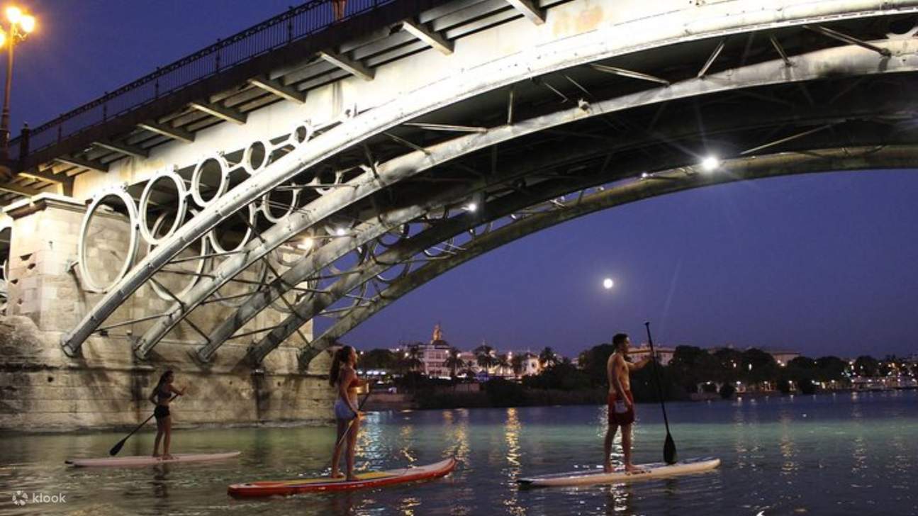 Pemandu anda akan memberikan tips berguna tentang luncur dayung sambil berkongsi cerita tentang sejarah Sevilla yang kaya