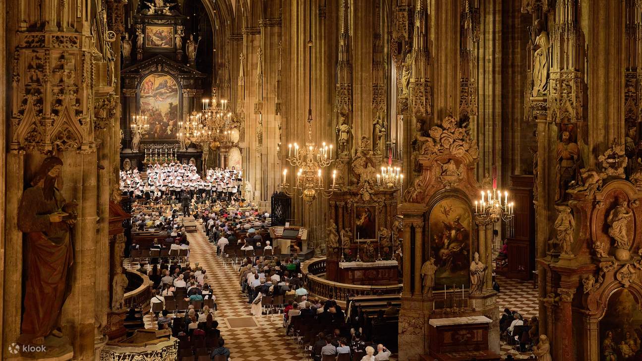 Cảm nhận từng nốt nhạc cộng hưởng khi những giai điệu du dương đưa bạn đi qua thời gian