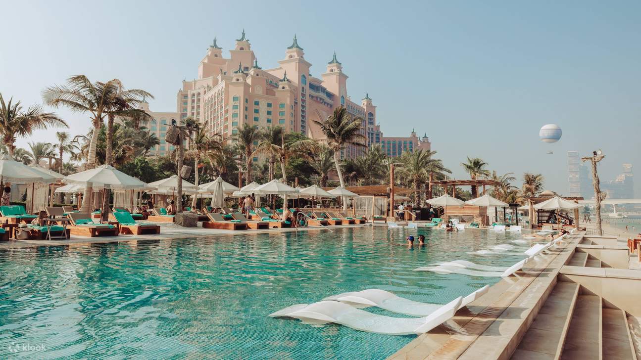 Thư giãn bên hồ bơi vô cực và đắm mình trong vẻ đẹp ven biển của Dubai