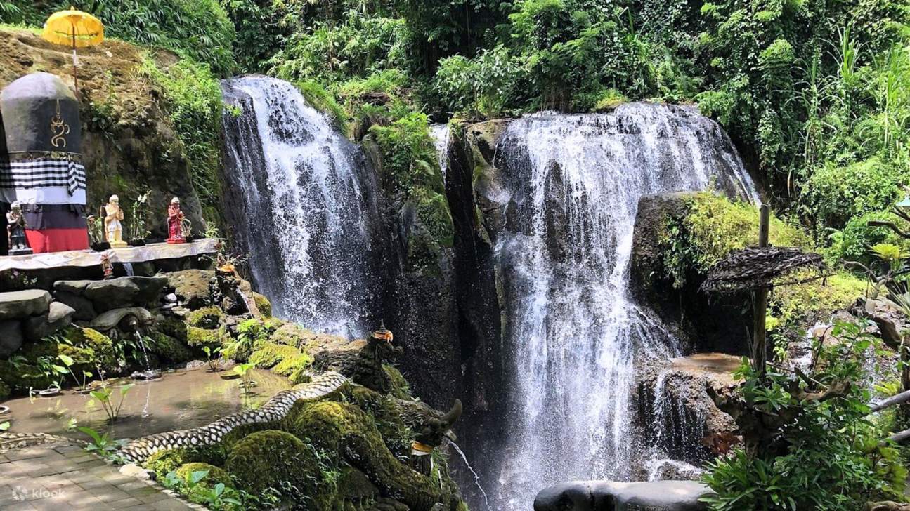 タマン・グリヤ・ブジ滝の雰囲気