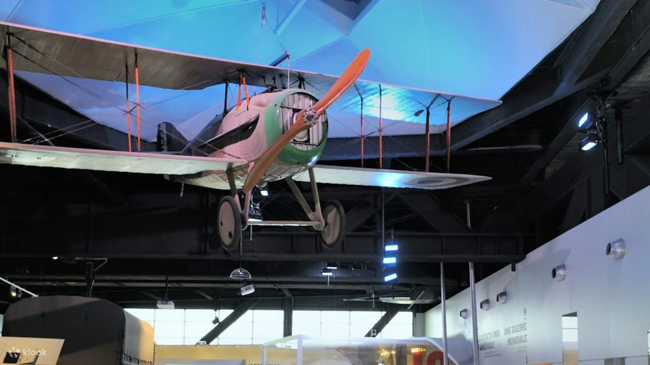 Jelajahi koleksi Perang Dunia Pertama terbesar di Eropa, yang menampilkan seragam, senjata, seni parit, dan foto