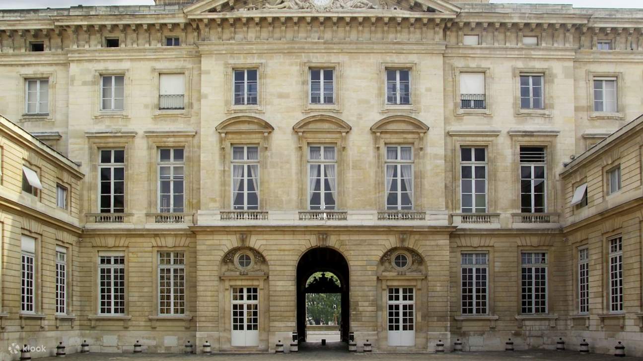 Erleben Sie die Verbindung von Geschichte und Kunst im berühmten Münzmuseum von Paris.