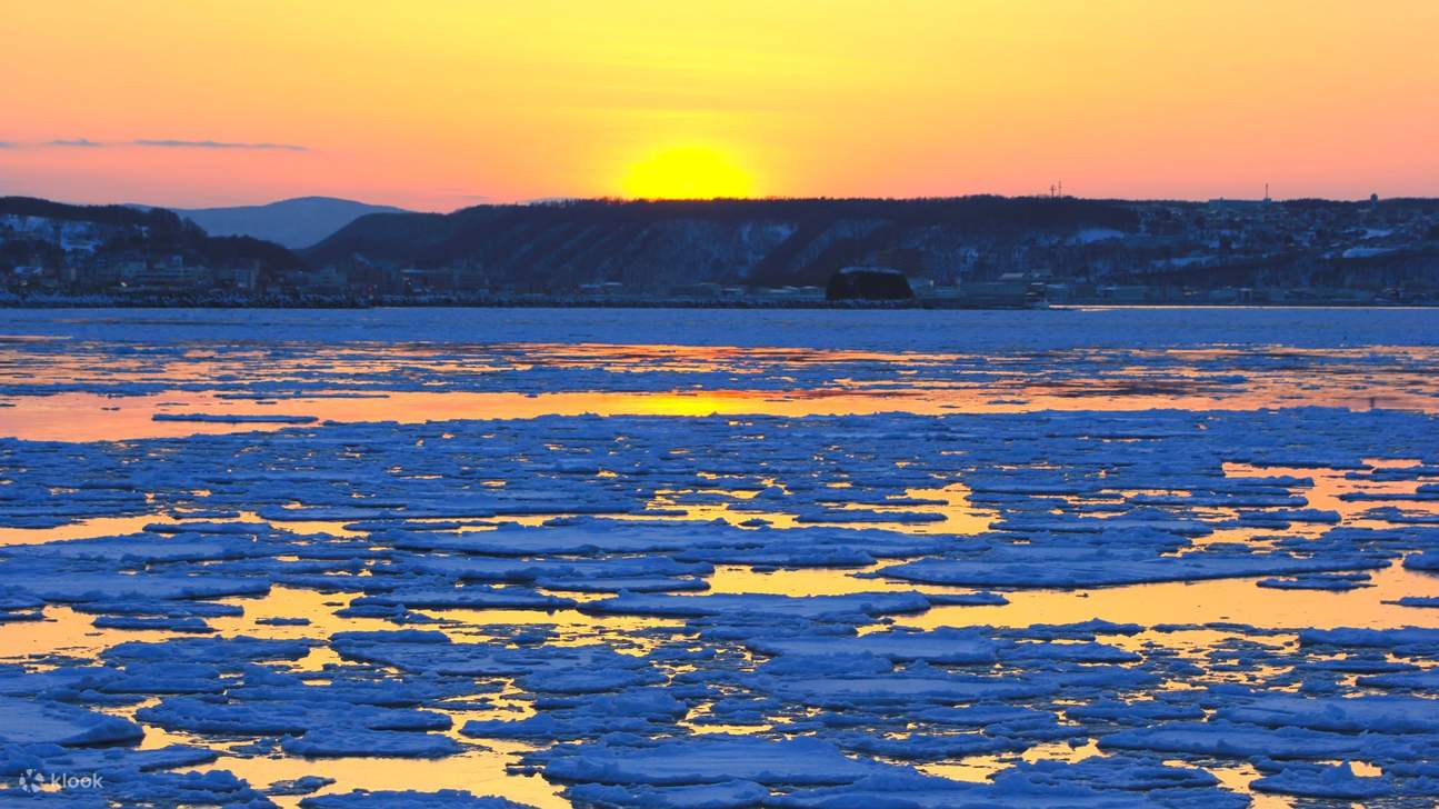 Navegar al atardecer es absolutamente mágico.