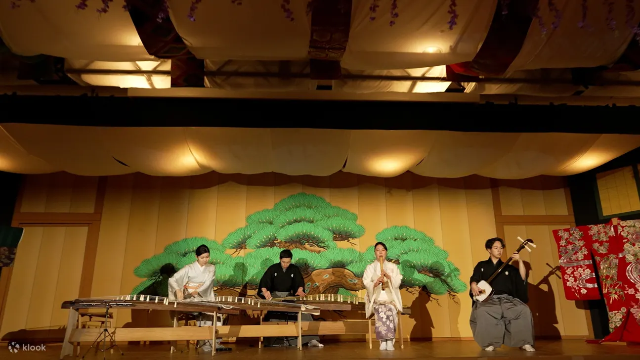 日本传统音乐表演和歌舞伎服装拍照体验