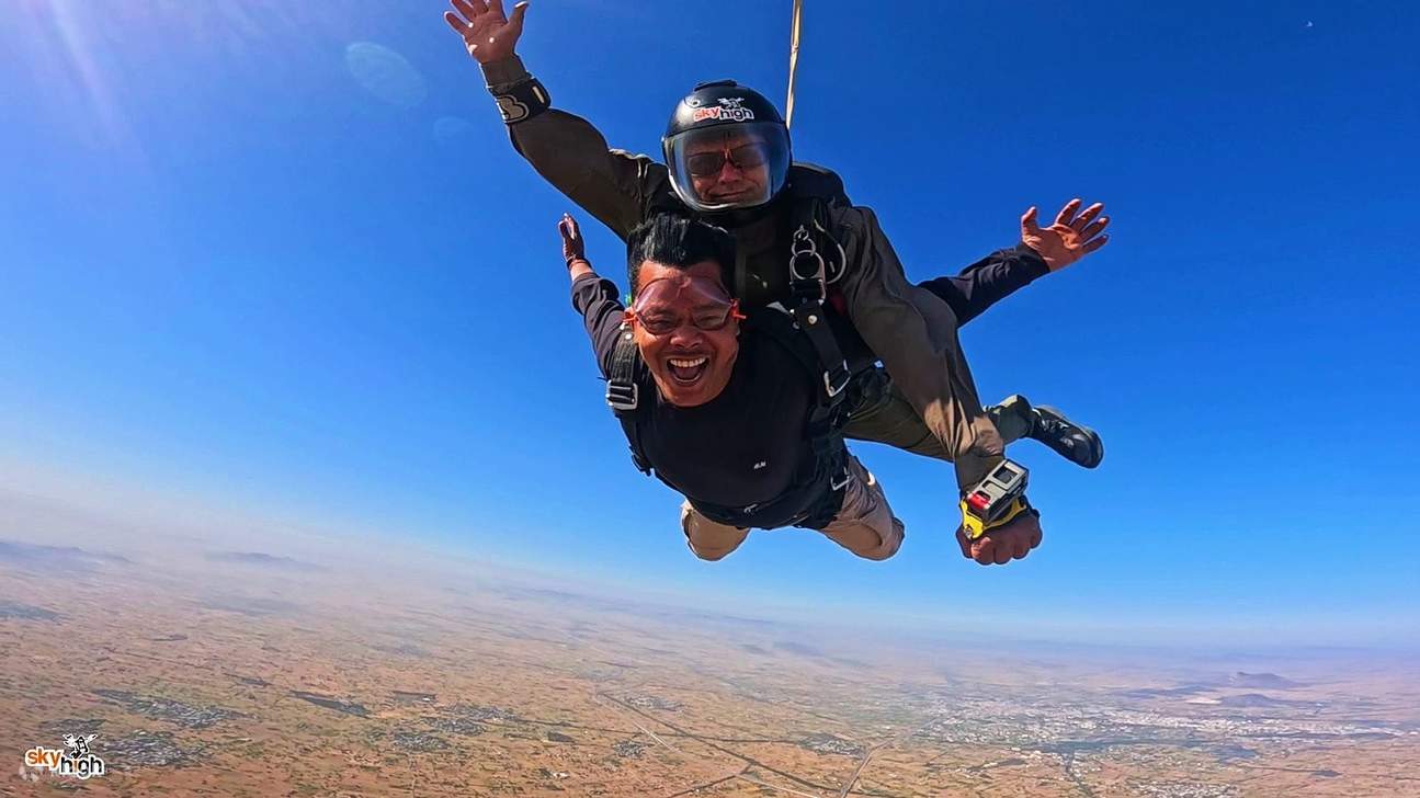 インドでのスカイダイビング
