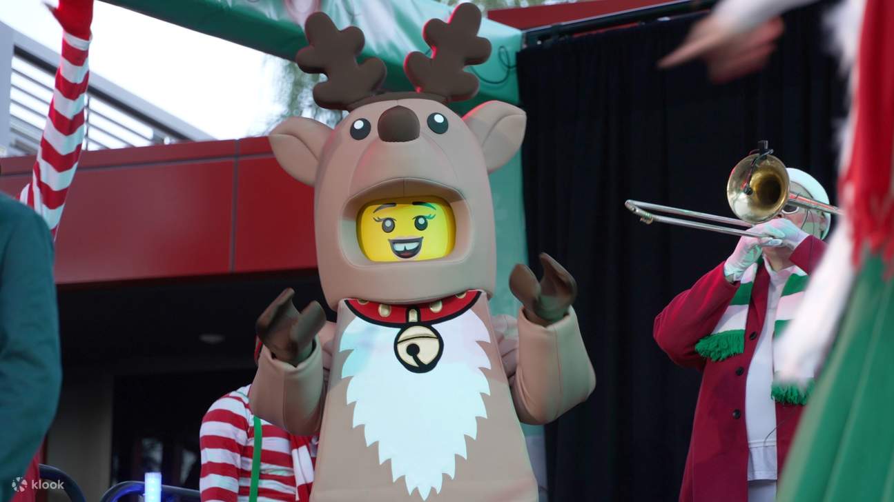 在“不给糖就捣蛋”怪物派对上，与搞怪的乐高®怪物见面，享受充满糖果的乐趣