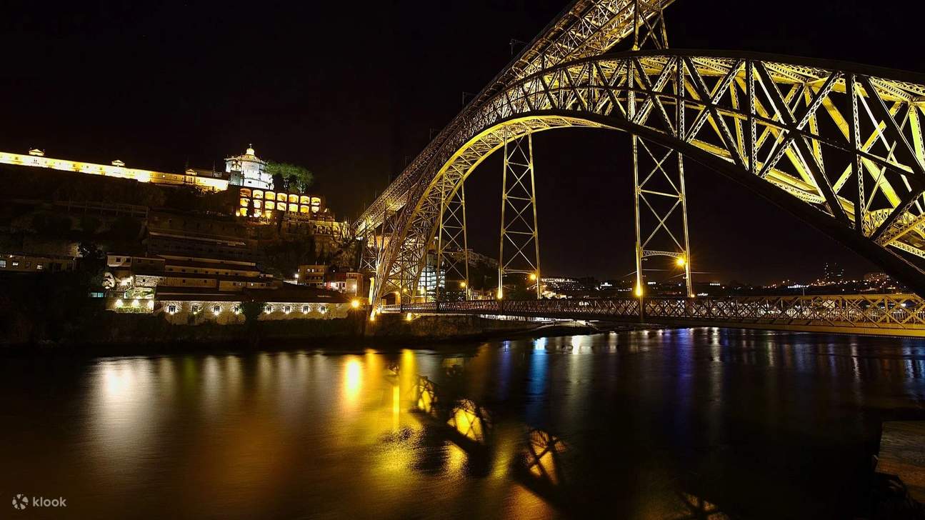 Dîner-spectacle de Fado et Visite nocturne