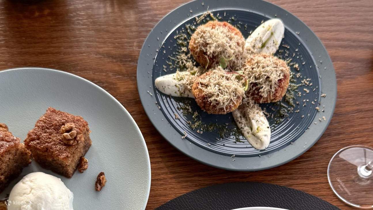 希臘西葫蘆油條配杏仁奶油和配菜