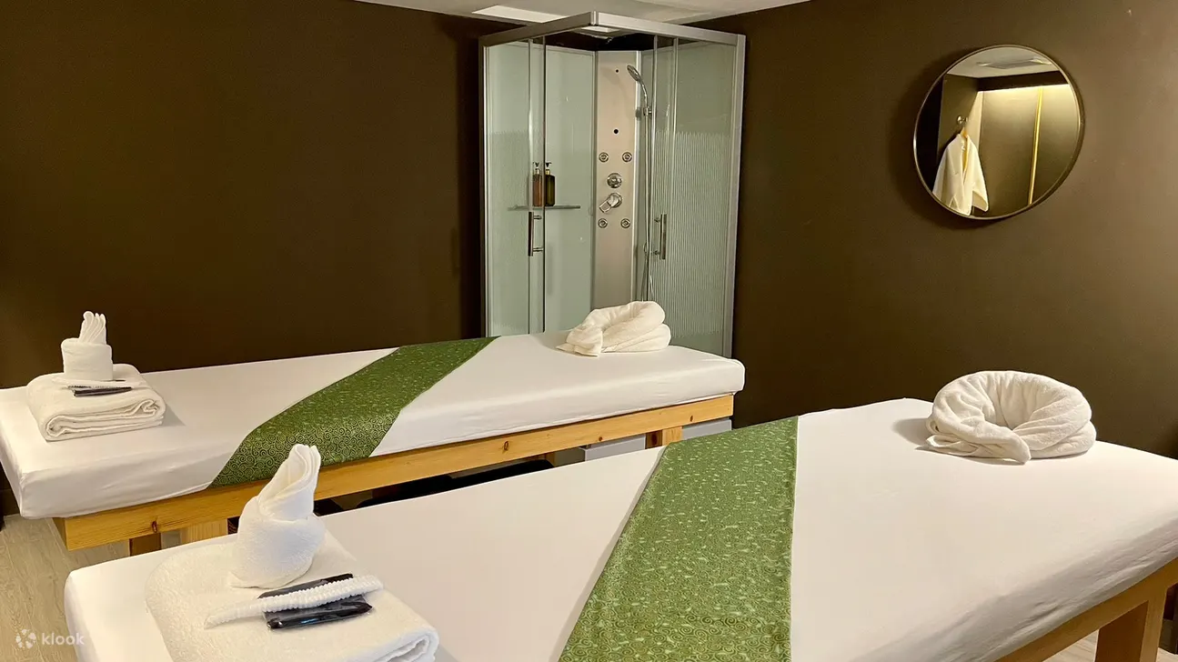曼谷 The Quarter Chaopraya Hotel 的 Lek 按摩和水疗中心