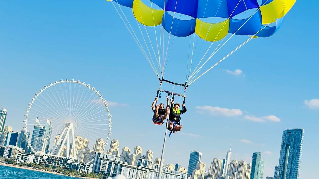 在迪拜體驗帆傘運動，飽覽朱美拉棕櫚島、JBR和迪拜碼頭的美景