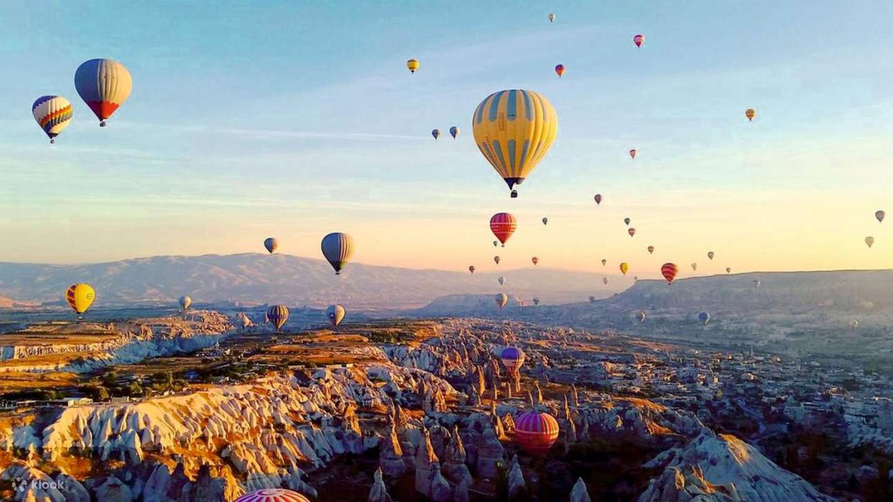 Pengalaman Menaiki Belon Udara Panas di Cappadocia dengan Pemindahan Hotel