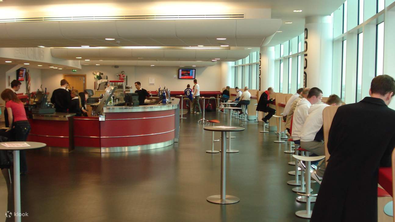 persone nella sala dello stadio