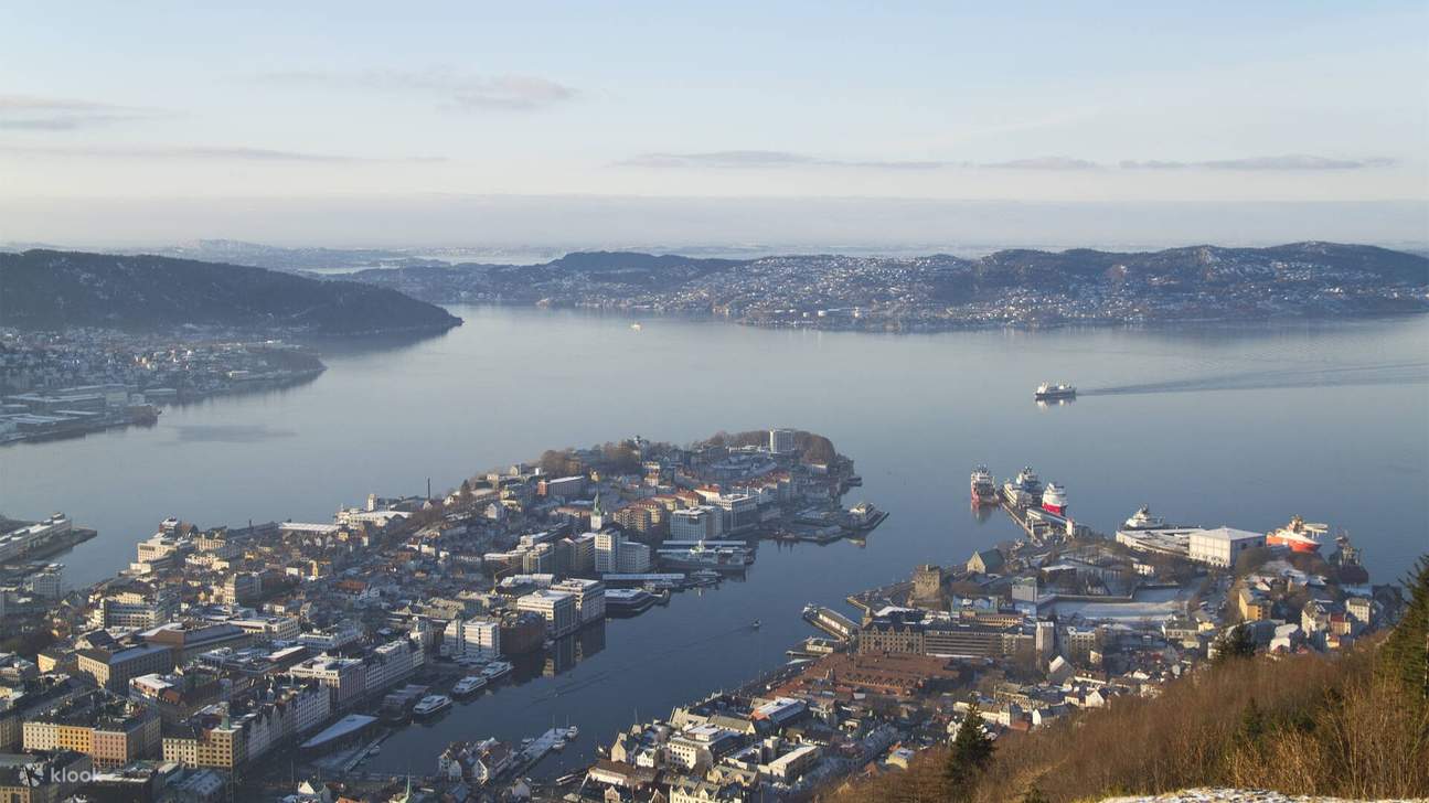 Bergen, Norwegia: Gerbang Menuju Fjord, Surga Hiking, dan Petualangan Kayak yang Tak Terlupakan