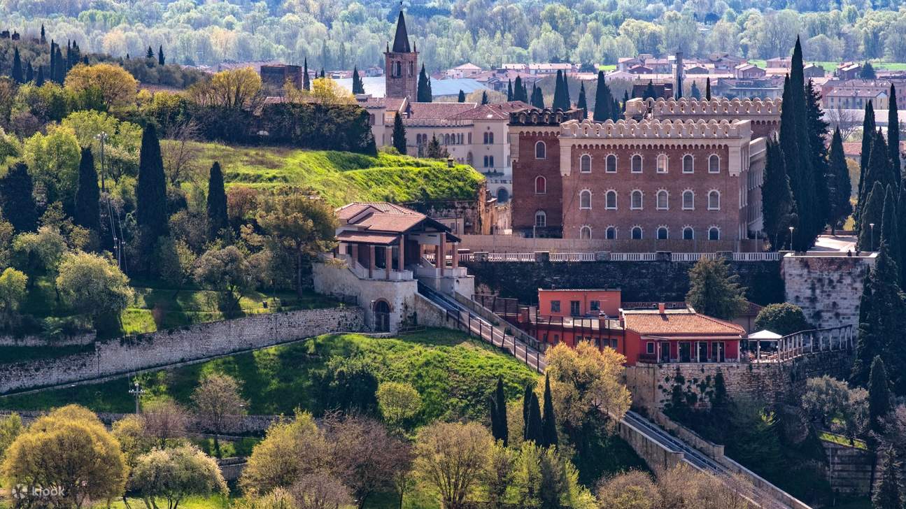 Jelajahi Verona dengan mudah—akses gratis ke berbagai atraksi populer dan perjalanan bus kota tanpa batas