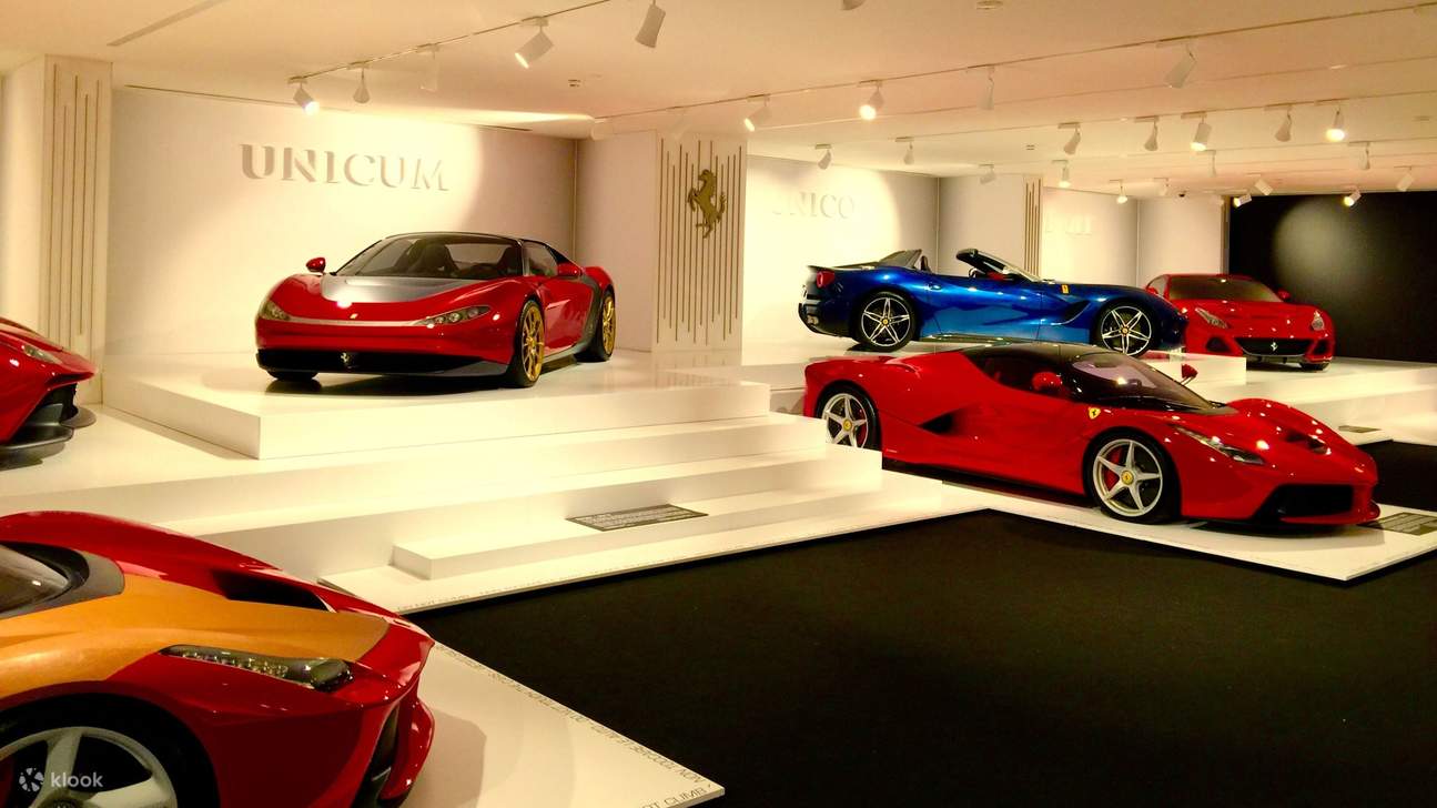 Erleben Sie interaktive Exponate, die es Ihnen ermöglichen, die hochmoderne Technologie und Handwerkskunst von Ferrari zu erkunden.
