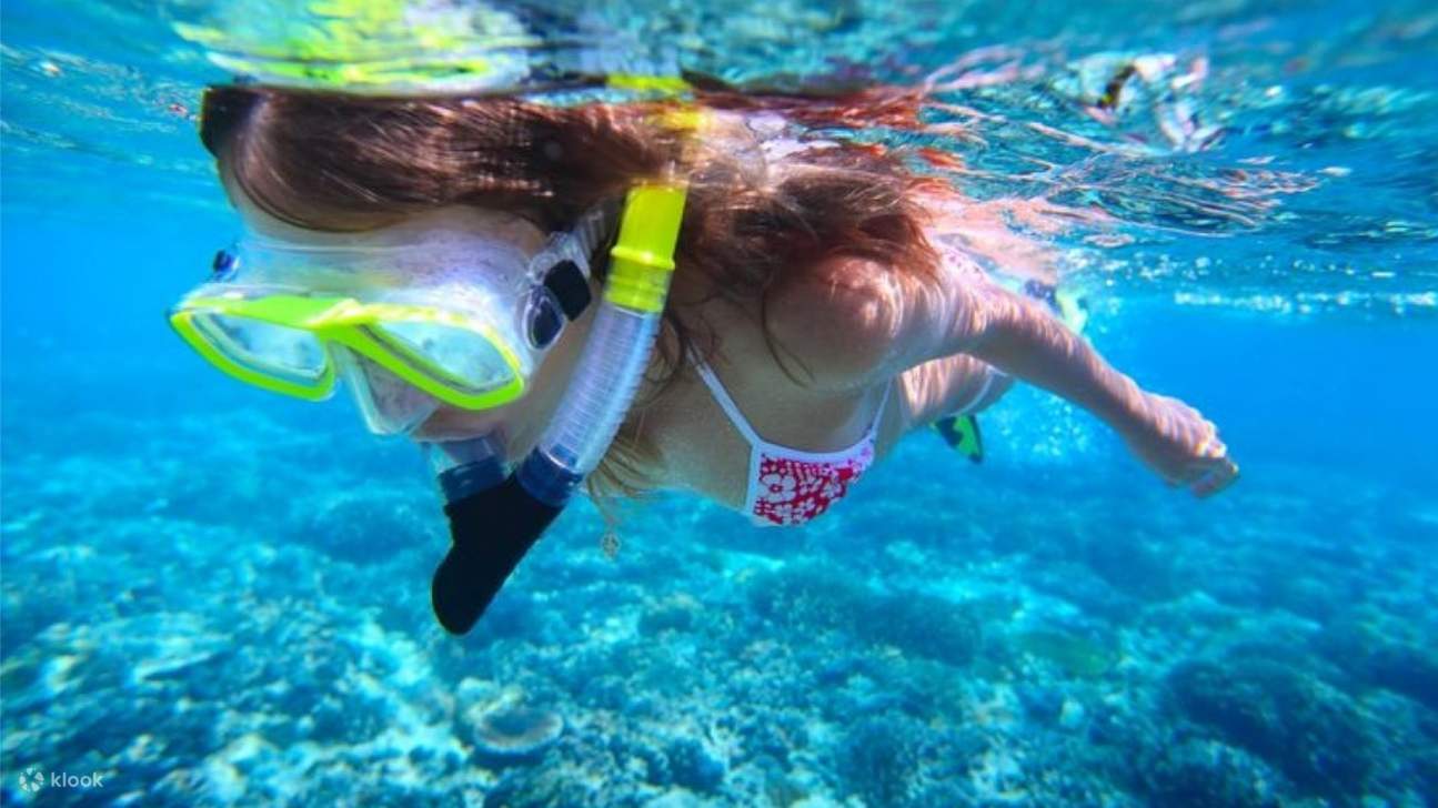 donna che fa snorkeling a Trincomalee