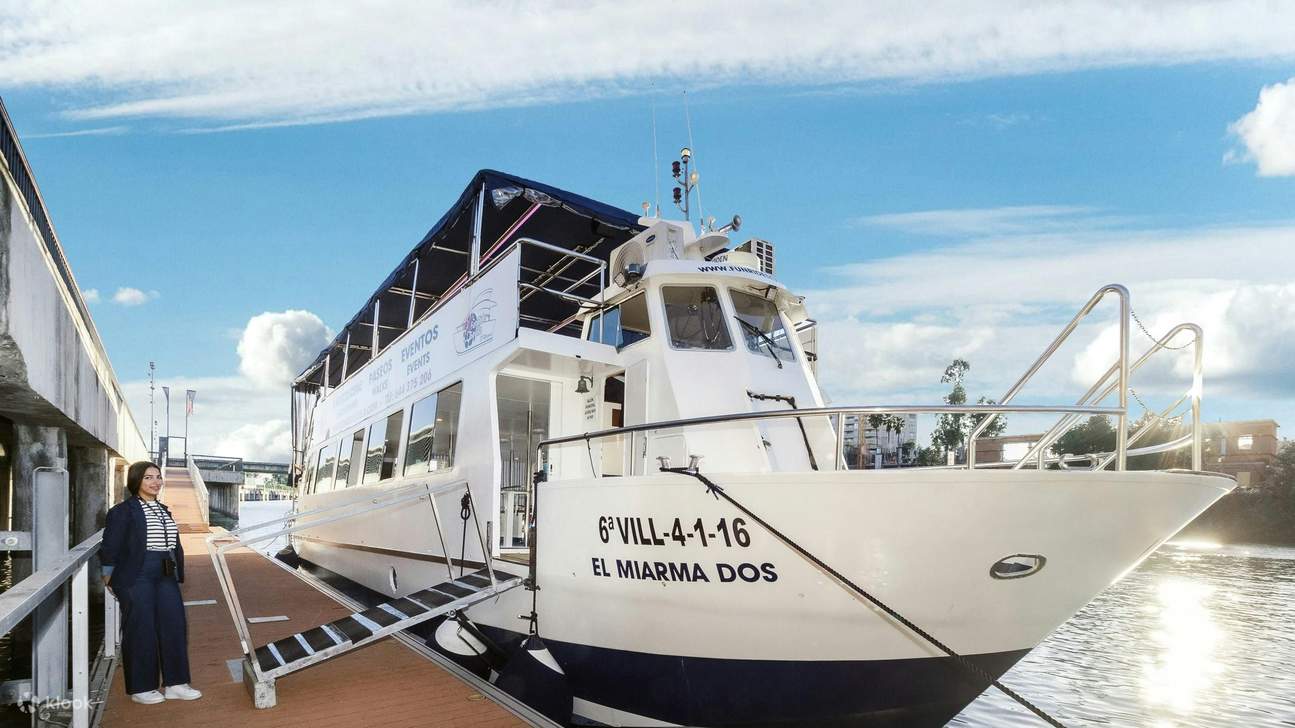 Crociera in barca sul Guadalquivir con pranzo o cena e bevande illimitate a Siviglia