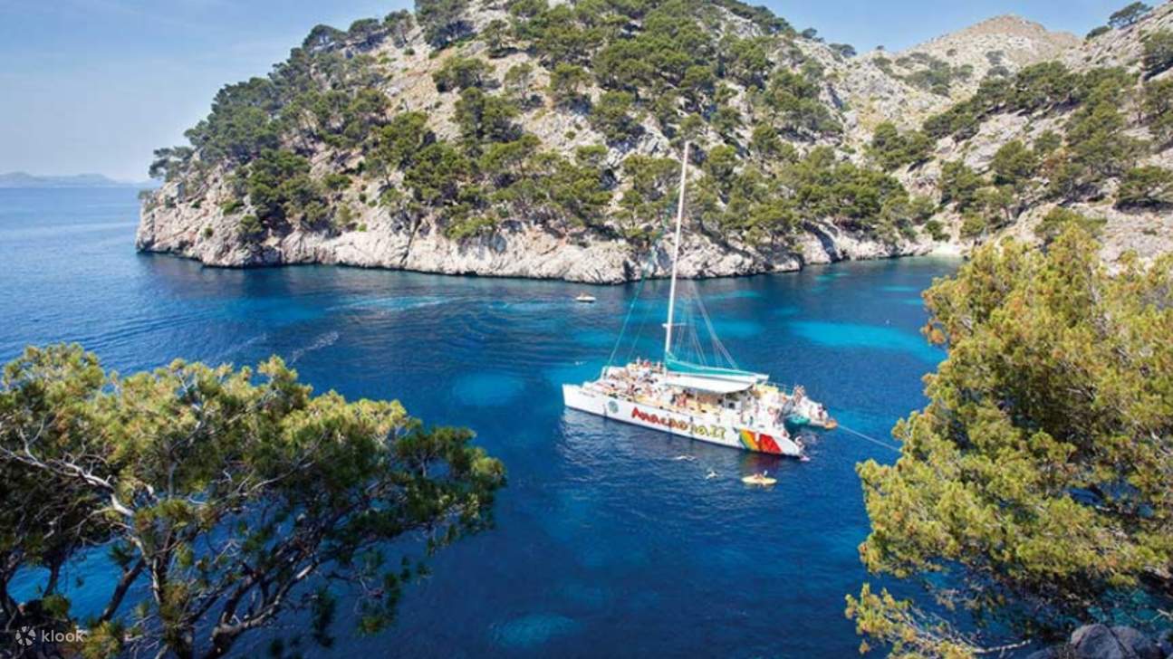 Disfrute de una escapada relajante mientras descubre impresionantes vistas costeras como ninguna otra.